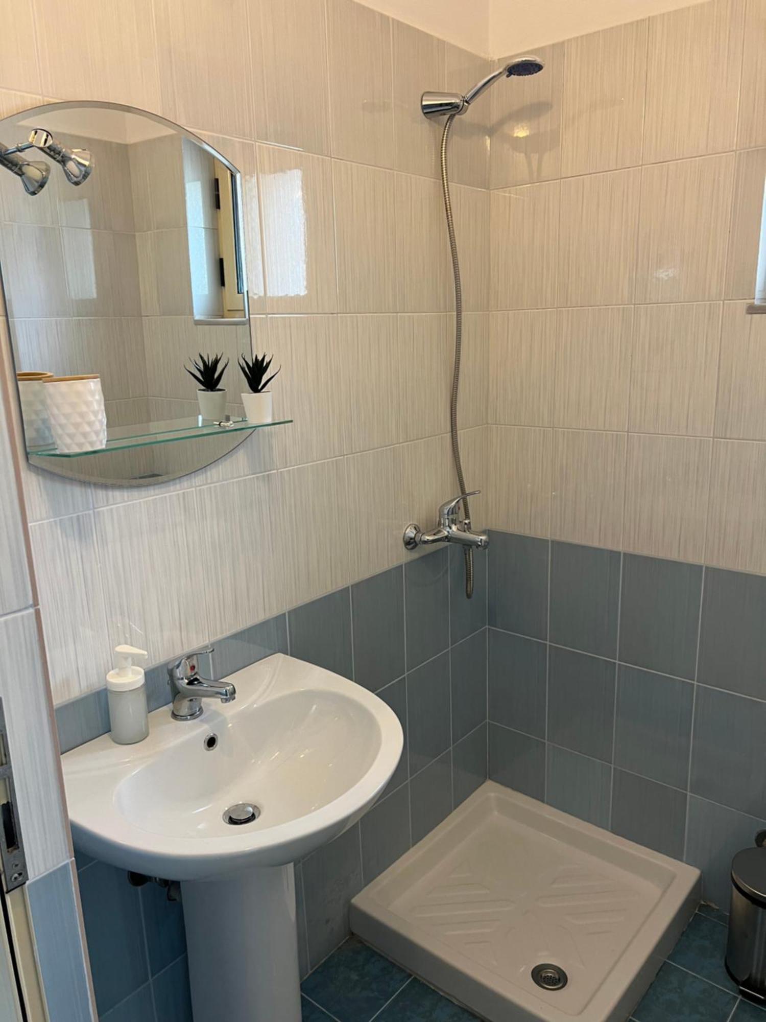Helios Rooms Sarande Bagian luar foto