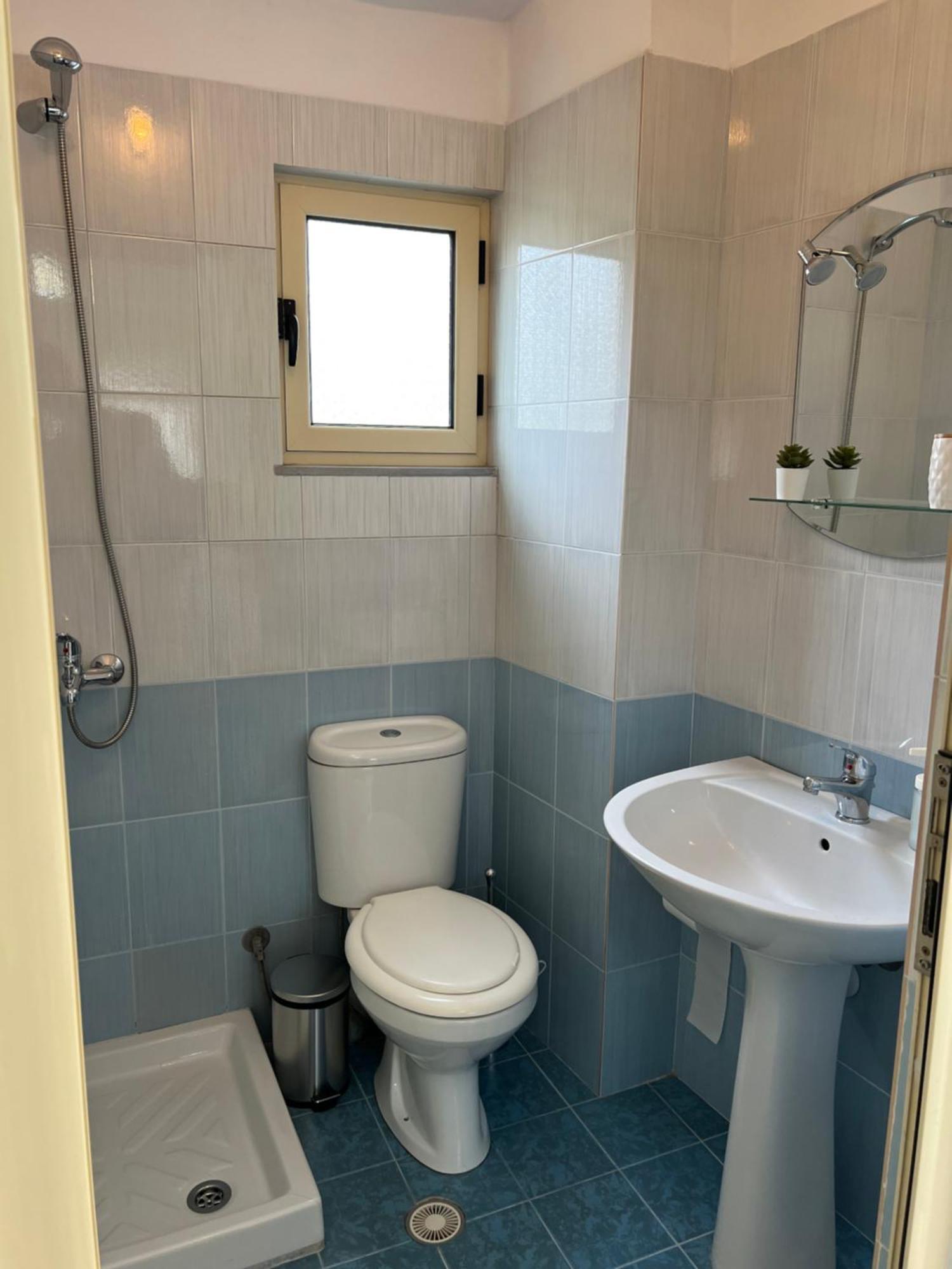 Helios Rooms Sarande Bagian luar foto